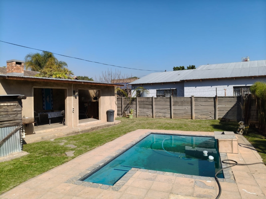 To Let 4 Bedroom Property for Rent in Oos Einde North West